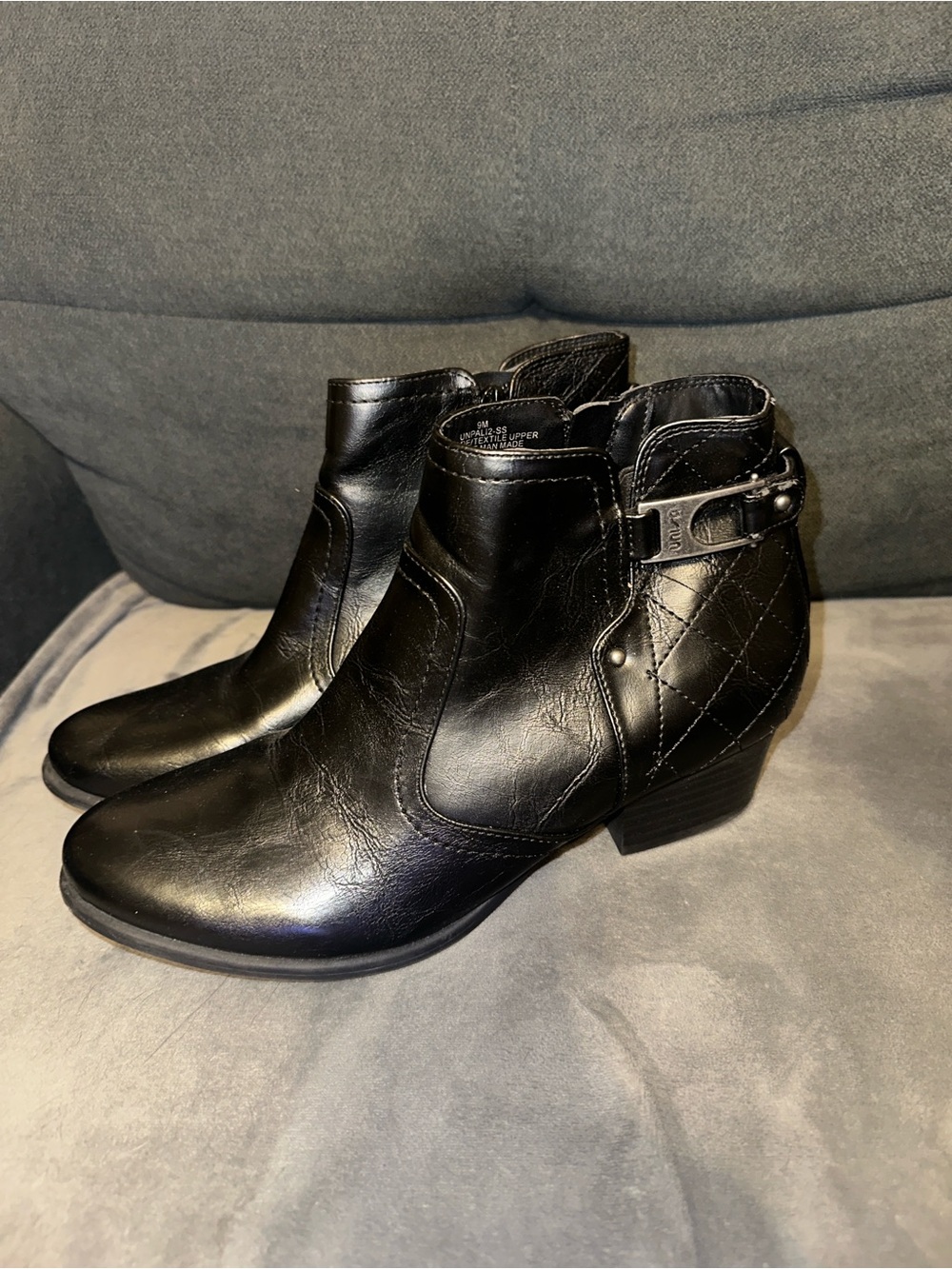 Unisa Black Quilted Booties Size 9